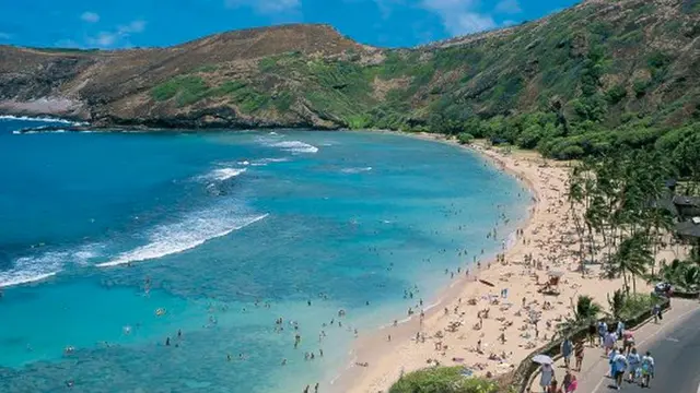 Pantai Paling Berbahaya di Hawaii (1)