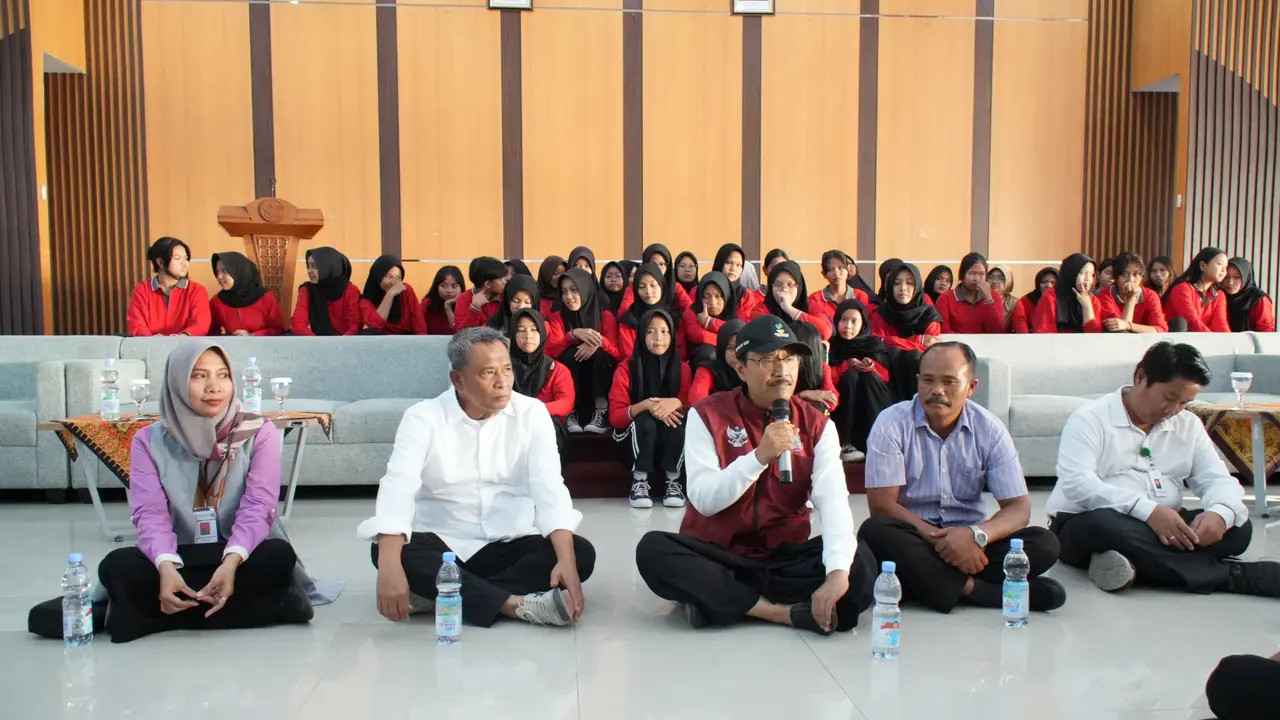 Menteri Sosial Saifullah Yusuf (Gus Ipul) saat mengunjungi SRMA 17 yang berlokasi di Sentra Terpadu Prof. Soeharso Surakarta, Jawa Tengah. (Istimewa)