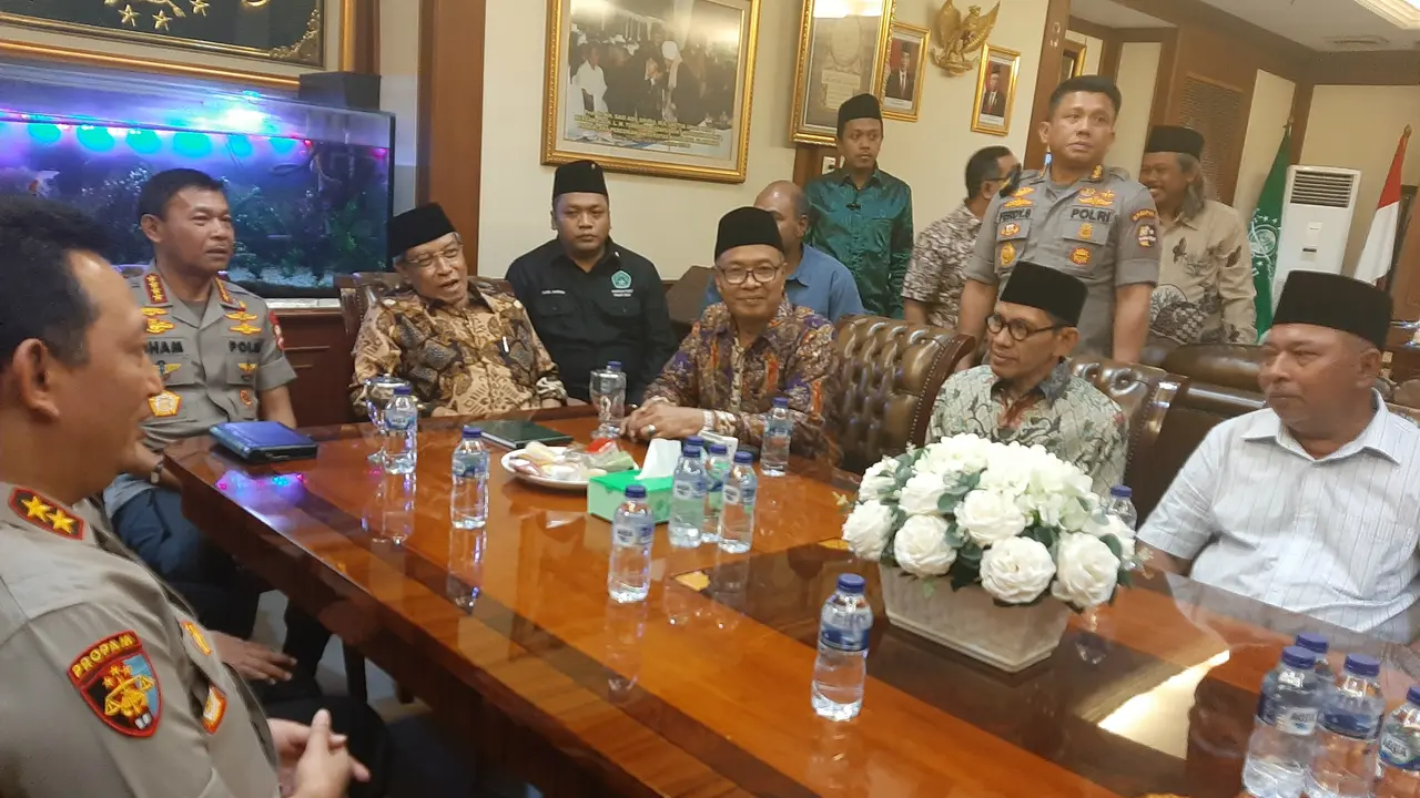 Kapolri Jenderal Idham Azis menyambangi kantor PBNU, Selasa (12/11/2019).