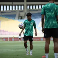 Dominikus Dion: Dari Sleman ke SUGBK, Siap Ukir Cerita di Piala AFF U-23 2025