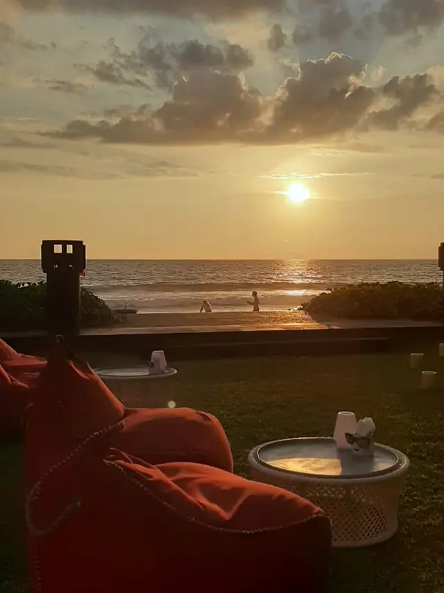 [Fimela] Makan Malam di W Beach Club, Seminyak