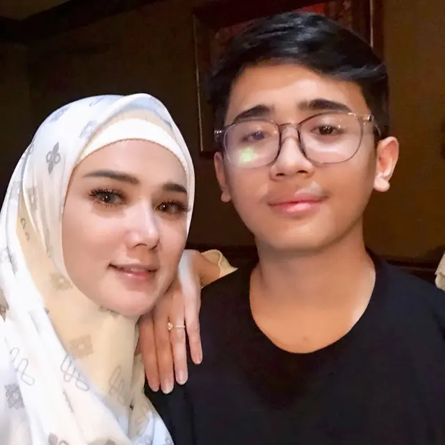 Mulan Jameela dan Muhammad Rafly Aziz
