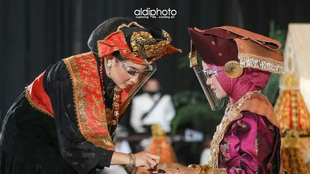8 Potret Detail Makeup Lesti Kejora di Malam Bainai, Cantiknya Manglingi