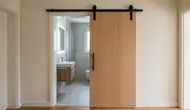 8 Model Pintu Kamar Mandi untuk Ruangan Berukuran Kecil, Desain Simpel yang Terlihat Rapi dan Modern