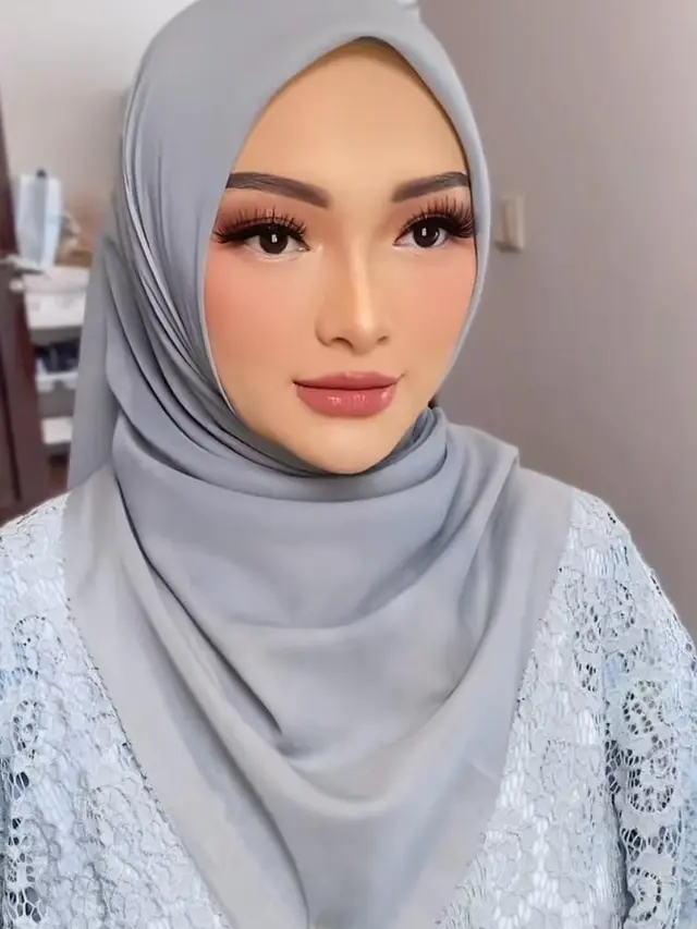 Potret Zaskia Gotik Dipulas Makeup Bold Saat Gelar Tasyakuran dan Aqiqah Anak Ketiga