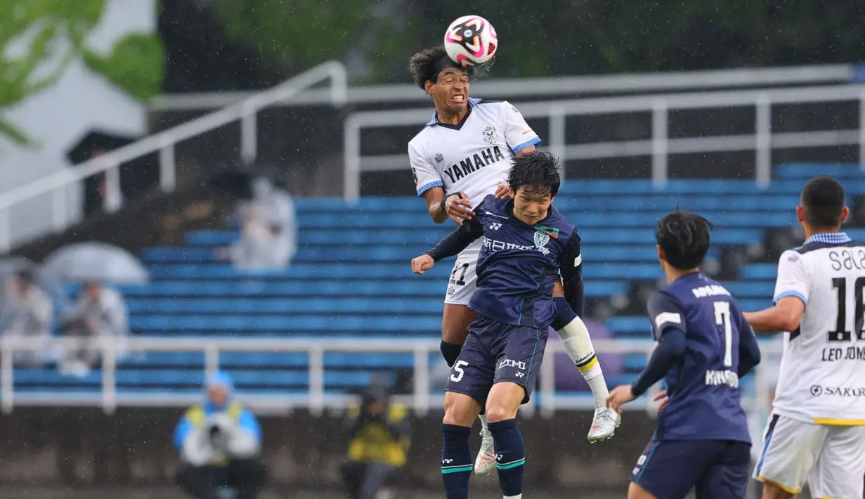 Ryo Germain memulai kariernya usai lulus kuliah di Universitas Ryutsu Keizai, bergabung dengan Vegalta Sendai pada tahun 2017. Total, Ryo bermain 73 kali untuk Vegalta Sendai di semua ajang selama empat musim, mencatat 14 gol dan tujuh assist. (J.LEAGUE)