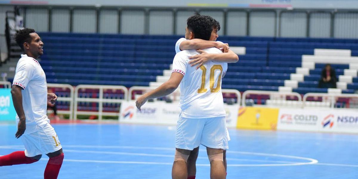 Betapa Indahnya Momen Timnas Indonesia dan Timnas Futsal Indonesia Makan Malam dan Foto Bareng