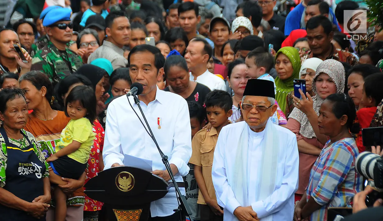 Pasangan Capres Cawapres Joko Widodo (Jokowi)-Ma'ruf Amin menyampaikan pidato kemenangannya di Kampung Deret, Tanah Tinggi, Jakarta, Selasa (21/5/2019). Pidato tersebut menanggapi keputusan KPU yang menetapkan pasangan Jokowi-Ma'ruf Amin sebagai pemenang Pilpres 2019. (Liputan6.com/Angga Yuniar)