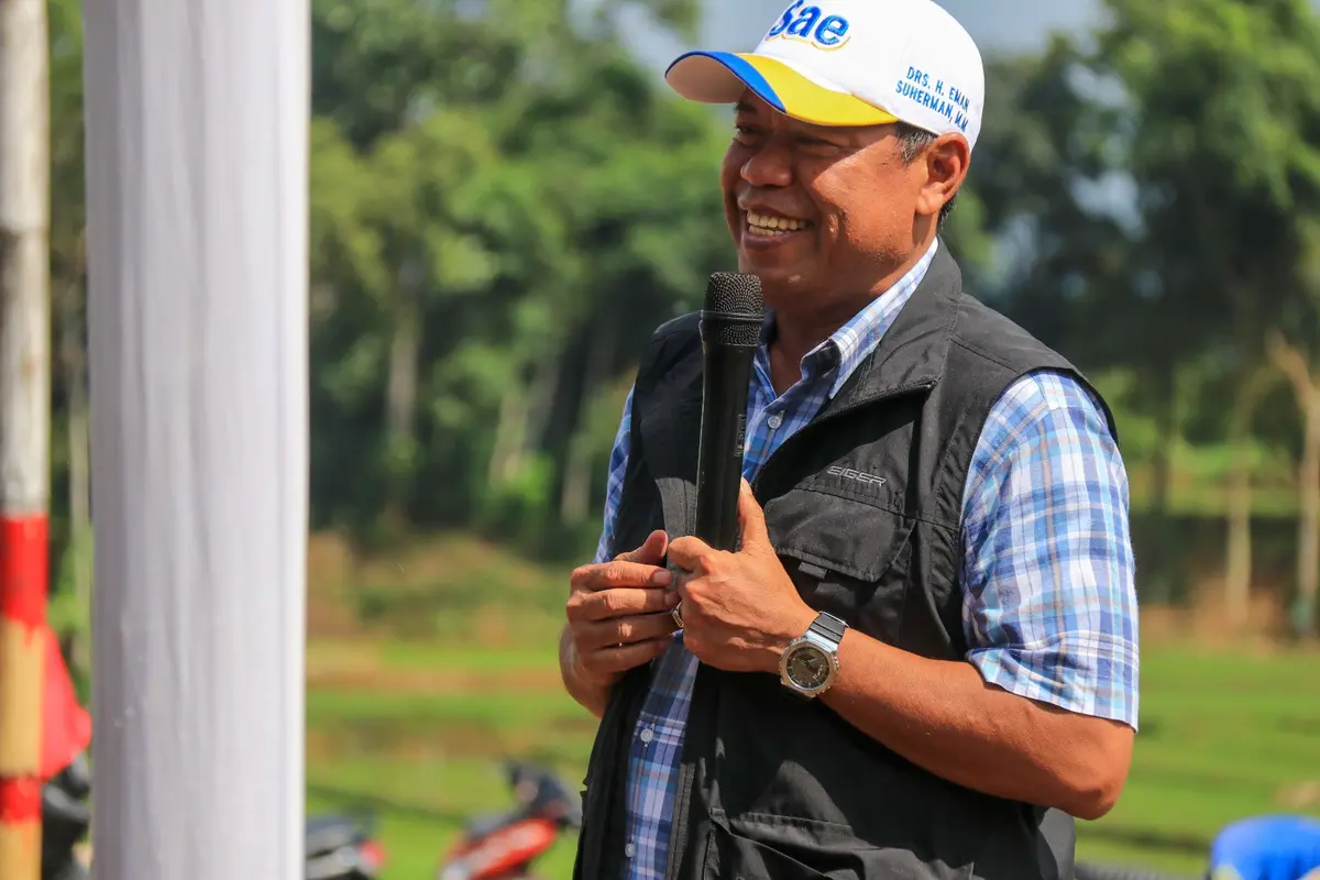 Bakal Calon Bupati (Cabup) Majalengka Eman Suherman berkomitmen menghadirkan ribuan lapangan pekerjaan untuk masyarakat di Majalengka, Jawa Barat (Jabar).