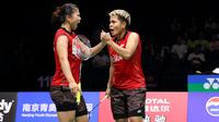 Greysia Polii/Apriyani Rahayu menyingkirkan juara bertahan, Chen Qingchen/Jia Yifan, 23-21, 23-21, pada perempat final Kejuaraan Dunia 2018, di Nanjing, China, Jumat (3/8/2018). (PBSI)