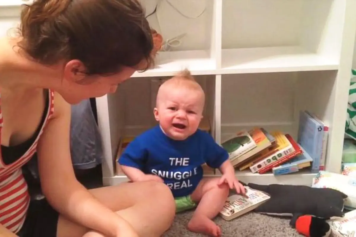 Bayi Ini Sedih Jika Buku Cerita yang Dibacakan Untuknya Habis