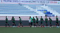 Timnas Indonesia U-22 berlatih di Stadion Rizal Memorial, Manila, Rabu (27/11/2019) pagi. Latihan ini merupakan recovery setelah Tim Garuda Muda mengalahkan Thailand, Selasa (26/11/2019), dan persiapan menghadapi Singapura, Kamis (28/11/2019). (Bola.com/Muhammad Iqbal Ichsan)