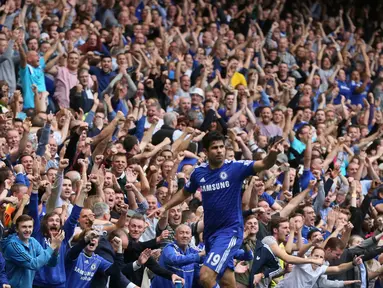 Selebrasi pemain depan Chelsea, Diego Costa, usai menjebol gawang Aston Villa di Stadion Stamford Bridge, London, (27/9/2014). (REUTERS/Paul Hackett)