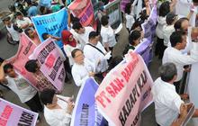 Tuntut pelunasan hutang, partner bisnis geruduk Wisma Bakrie