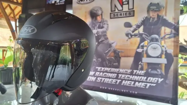 NHK Luncurkan Helm Keren untuk Harian, Harganya Cuma Rp 340 Ribu (Arief A/Liputan6.com)