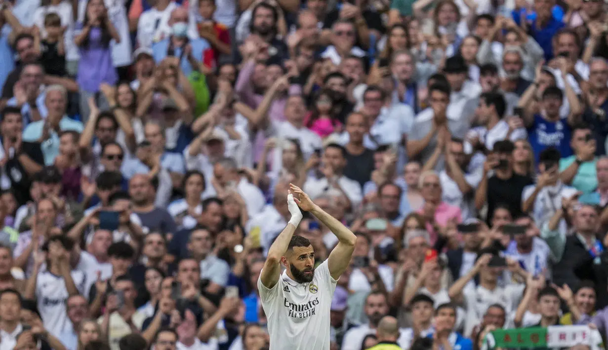 <p>Pada pertandingan ini. Real Madrid sempat tertinggal akibat gol Oihan Sancet. Namun mampu menyamakan kedudukan berkat eksekusi penalti Benzema. (AP Photo/Bernat Armangue)</p>