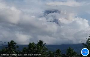 Gunung Dukono di Halmahera Utara, Maluku Utara, kembali erupsi pada Minggu sore (5/4/2026), pukul 16.30 WIT. (Liputan6.com/ Dok PVMBG)