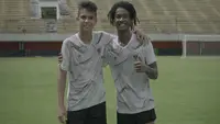 Dua pemain Timnas Indonesia U-16, Victor Jonson (kanan) dan Ronaldo Kwateh. (PSSI).