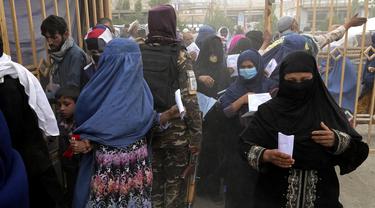 Potret Perempuan Afghanistan di Tengah Aturan Wajib Burqa