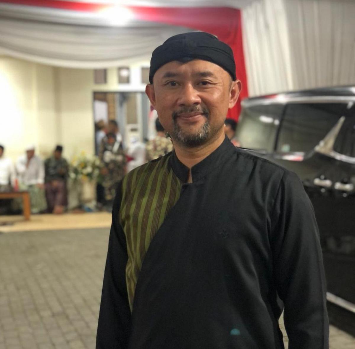 Ronal Surapradja Ajak Orangtua ke TPS, Momen Haru di Tengah Pilkada Jawa Barat 2024