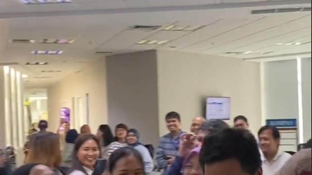 Viral Momen Atasan Beri Potongan Kue Pertama Kepada OB, Sosoknya Curi Perhatian