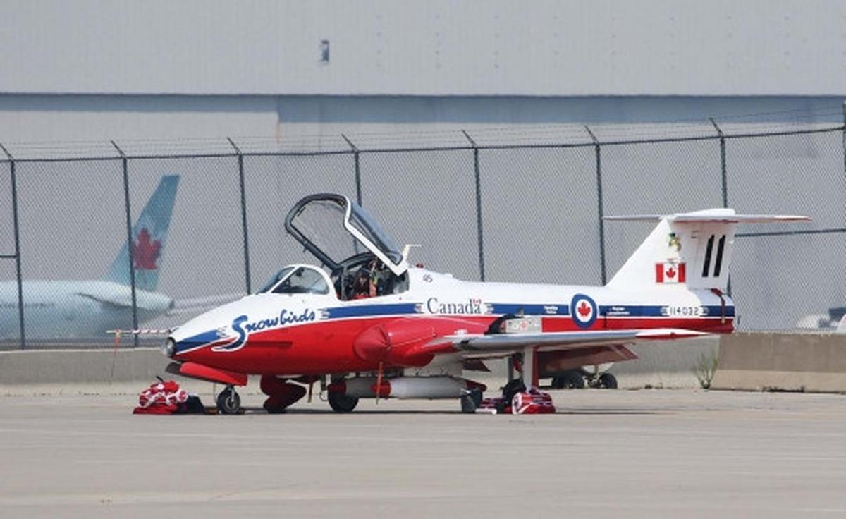 Sosok cantik Patricia, pilot jet aerobatik Kanada
