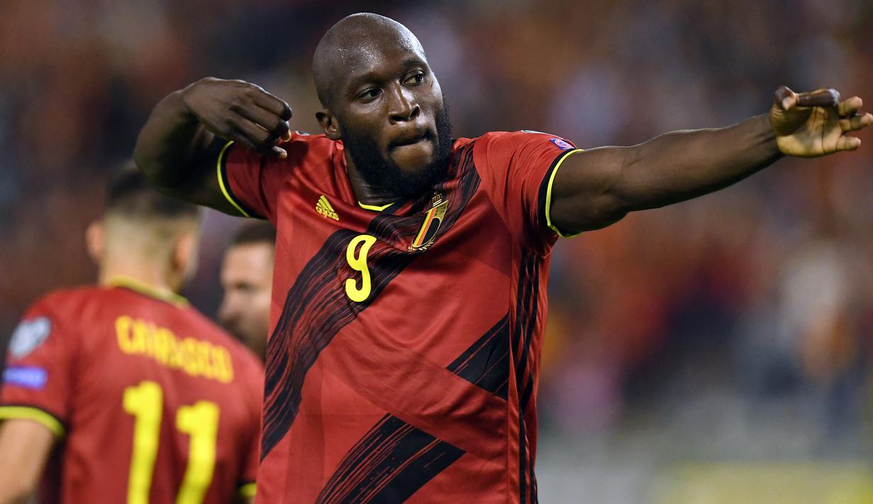 Romelu Lukaku. Striker Belgia berusia 28 tahun ini baru saja kembali memperkuat Chelsea di Liga Inggris musim 2021/2022 ini. Bersama Setan Merah, ia telah mengleksi 100 caps dengan torehan 67 gol, menjadikannya sebagai top skor sepanjang masa Timnas Belgia. (Foto: AFP/John Thys)