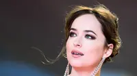 Dakota Johnson ingin mendengar kisah para perempuan yang telah mengalami pelecehan dan kekerasa seksual.(Filippo MONTEFORTE / AFP)