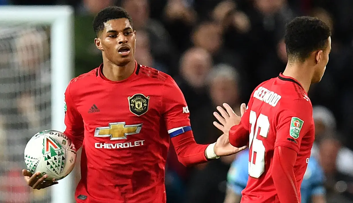Marcus Rashford dipercaya mengemban ban kapten Manchester United untuk yang pertama kali saat laga semifinal Crabao Cup kontra Manchester City. Meski kalah 1-3, Rashford diporyeksikan sebagai seorang kapten masa depan Setan Merah. (AFP/Paul Ellis)