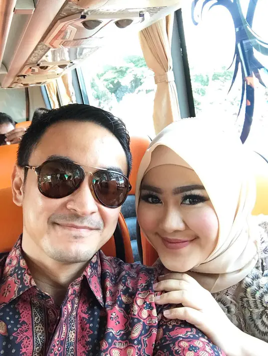 Zumi Zola dan Sherrin (Instagram/stharia)