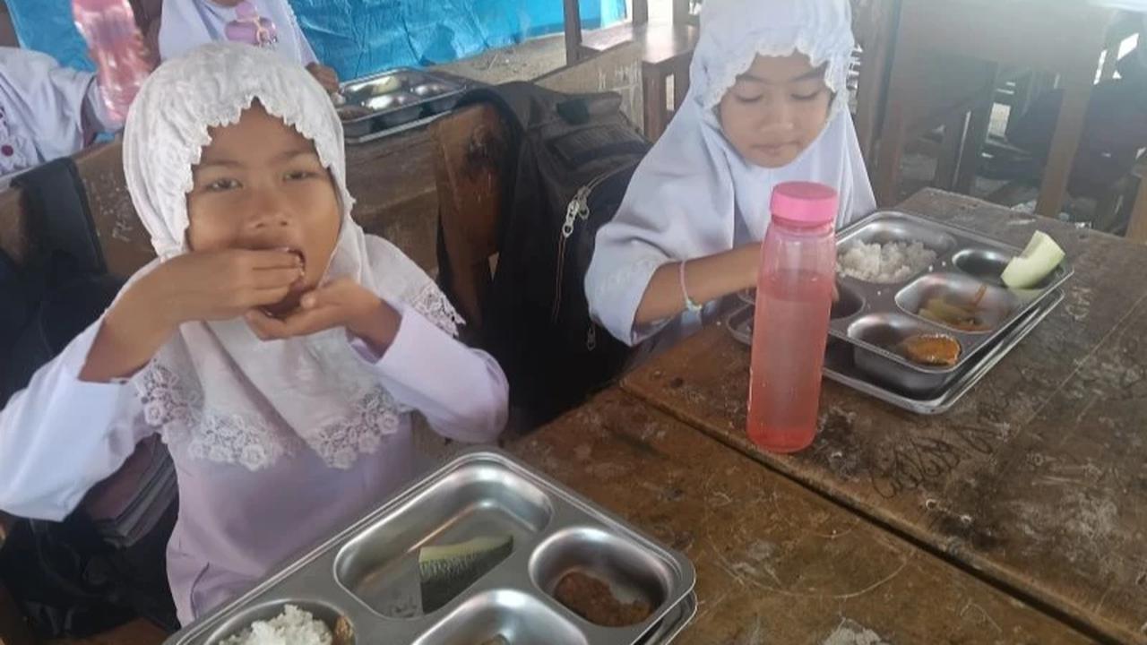 Siswa Terdampak Bencana di Agam Antusias Sambut Program Makan Bergizi Gratis