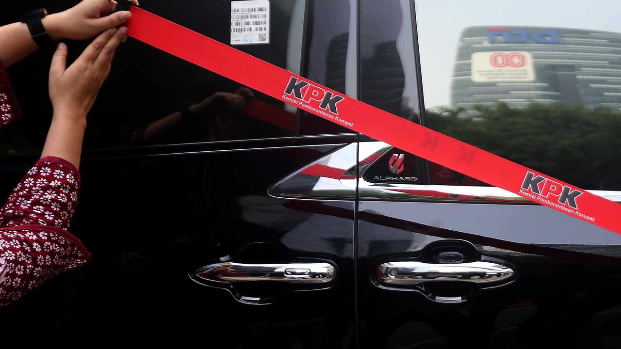 FOTO: Penampakan Alphard Mewah yang Disita dari Eks Wamenaker Noel