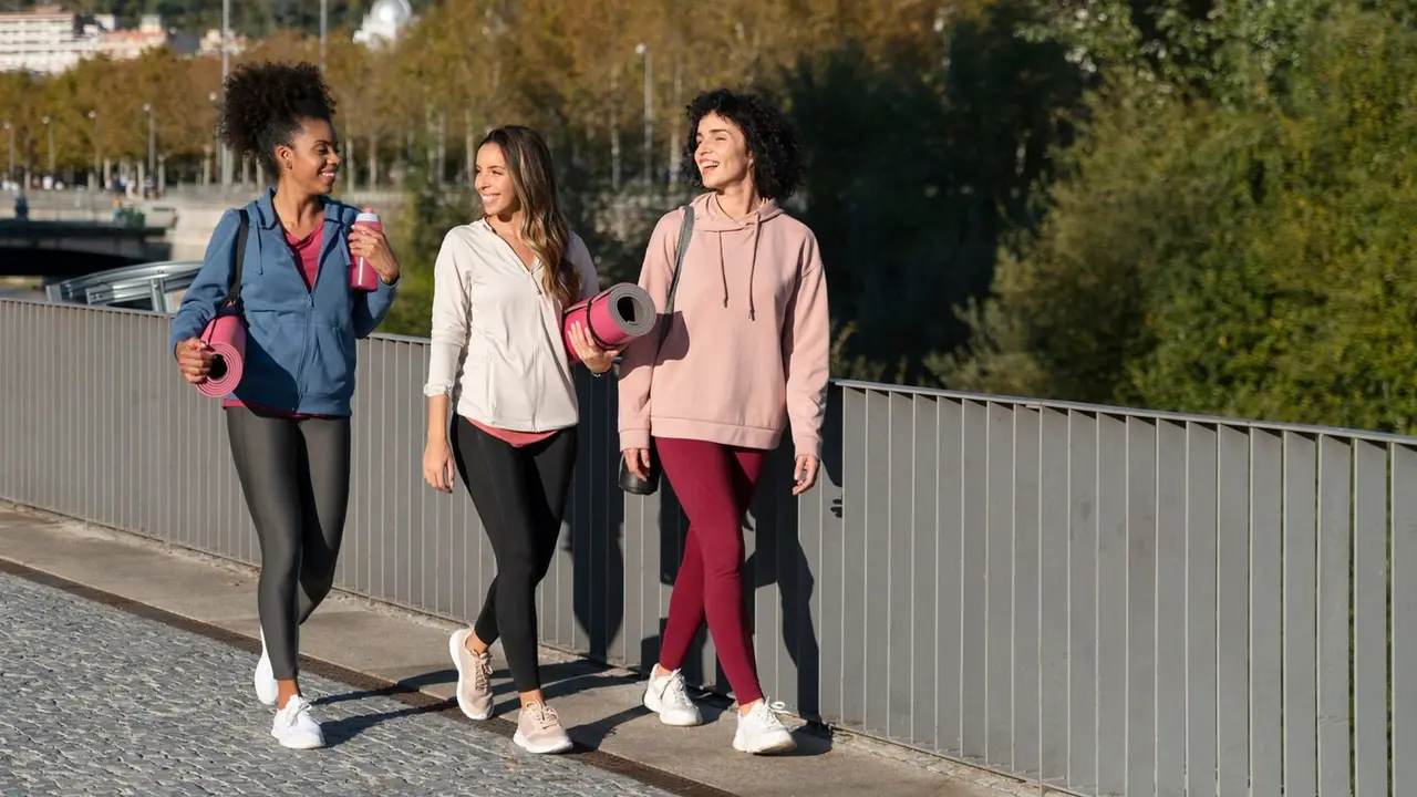 Ini 6 Alasan Mengapa Kamu Perlu Luangkan Waktu untuk Jalan Kaki Setiap Hari - Cover