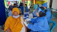 PKB Jatim dan DPC Ngawi menggelar vaksinasi serentak di sejumlah titik di Ngawi. (Istimewa).