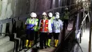 Presiden Joko Widodo dan beberapa tokoh meninjau pengerjaan proyek terowongan bawah tanah mass rapid transit (MRT), fase 1 di Bundaran HI, Jakarta, Rabu (7/3). Peninjauan untuk memastikan kesiapan MRT Jelang ASIAN Games 2018. (Liputan6.com/Johan Tallo)