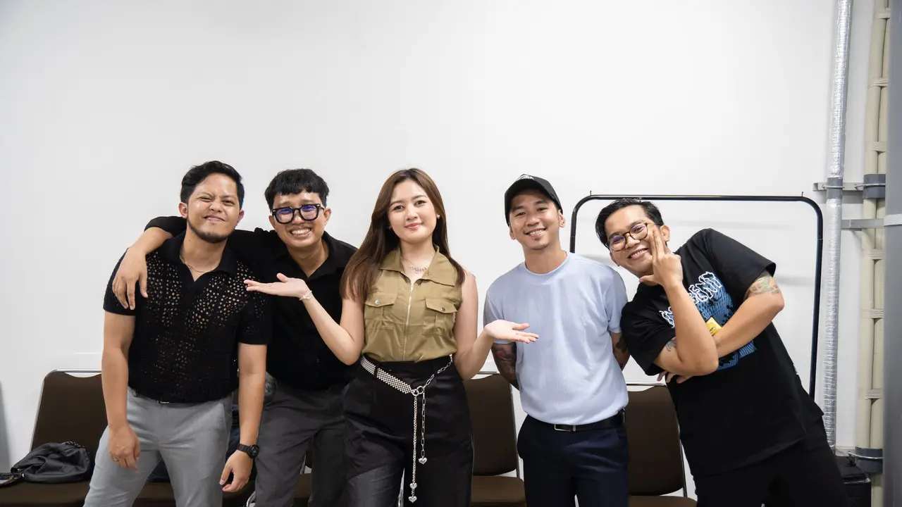 Meiska Adinda tampil bersama grup band for Revenge