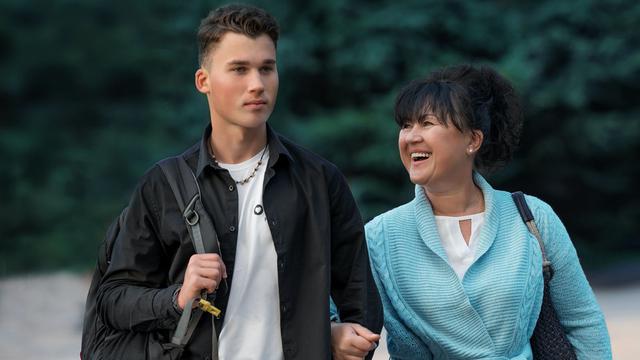 Ilustrasi ibu dan anak laki-laki