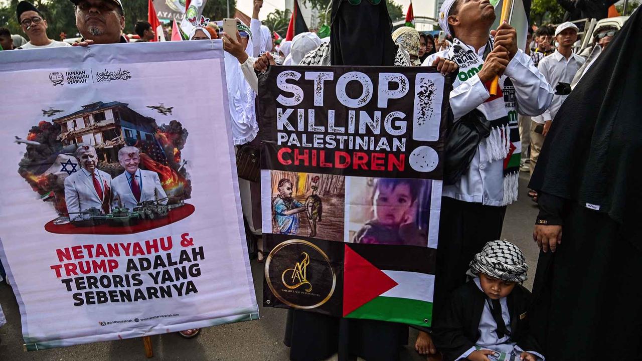 FOTO: Ribuan Warga Surabaya  Gelar Aksi Beri Dukungan kepada Warga Palestina