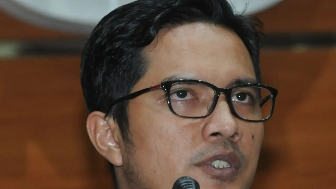 KPK Beri Keterangan Terkait Gratifikasi Proyek Tower BTS Bupati Mojokerto