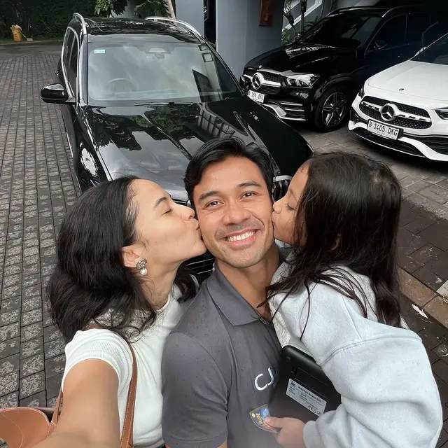 6 Potret Keluarga Kecil Chicco Jerikho dan Putri Marino, Pernikahannya Genap 7 Tahun