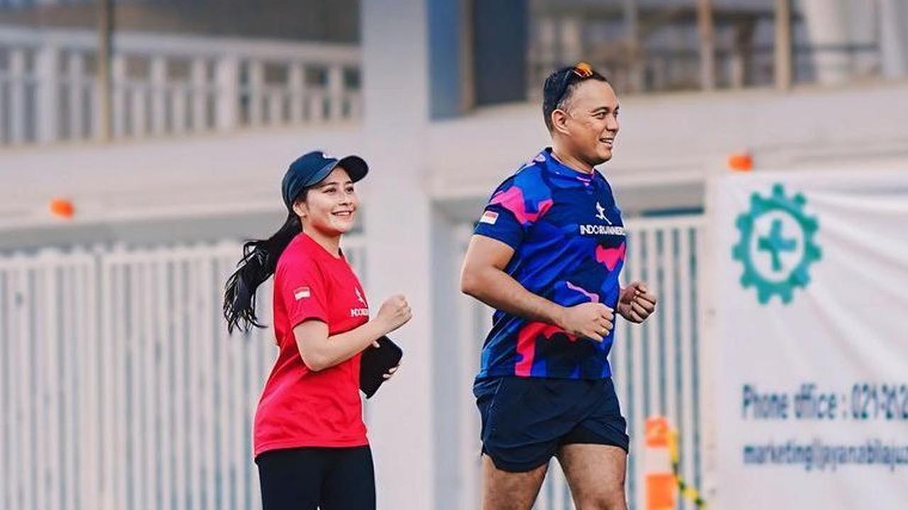 Berpartisipasi dalam Acara Lari Keluarga <br>