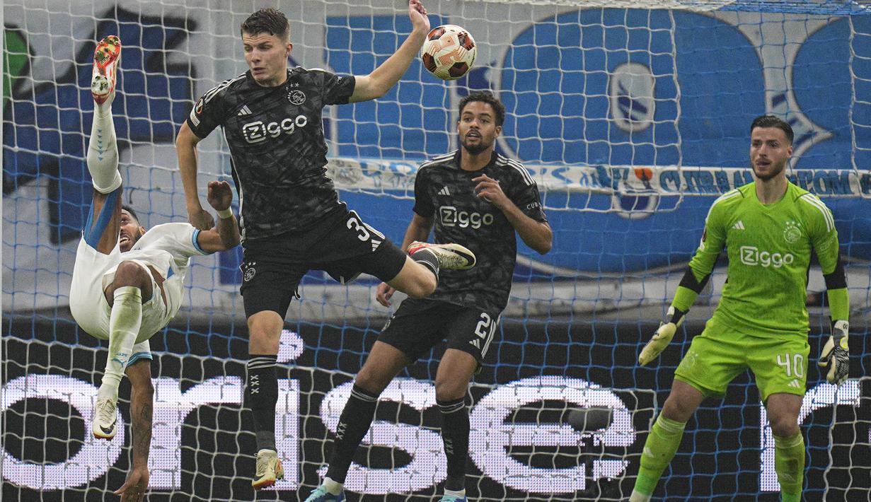 <p>Pemain Marseille yang mencatatkan nama di papan skor adalah Pierre-Emerick Aubameyang (9', 47' &amp; 90+3') dan Chancel Mbemba (26'). (AP Photo/Daniel Cole)</p>