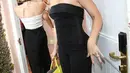Seperti yang dilansir oleh Aceshowbiz (28/07/16), Tubuh Khloe Kardashian terlihat makin langsing dan seksi saat dirinya hadir di acara ulang tahun sang nenek, di San Diego,AS. (Dailymail/Bintang.com)