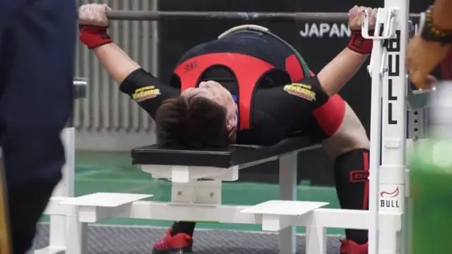 Atlet angkat besi asal Jepang tetap berprestasi diusia 72 tahun