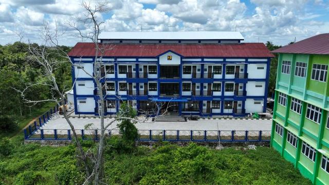 Kementerian PUPR meresmikan Rumah Susun (Rusun) Kampus Sekolah Tinggi Agama Islam (STAI) Mempawah di Desa Pasir, Kecamatan Mempawah HIlir, Kabupaten Mempawah, Kalimantan Barat. (Dok Kementerin PUPR)