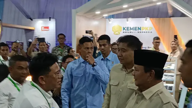 Presiden Prabowo Subianto menghadiri gelaran akad massal 50.030 unit rumah subsidi bagi masyarakat berpenghasilan rendah (MBR) di Kota Serang, Banten, Sabtu (20/12/2025). (Liputan6.com/Maulandy)