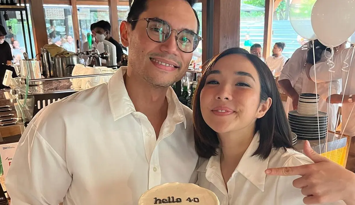 Setelah putus dari Wijin Saputra, Gisella Anastasia cukup lama tak menjalin hubungan dengan lawan jenis. Namun sejak beberapa waktu terakhir, Gisel dikabarkan dekat dengan seorang pria bernama Rino Soedarjo. Terbaru, ia memberikan kejutan ulang tahun spesial untuk pria tersebut.
(Liputan6.com/IG/@muh_assad)