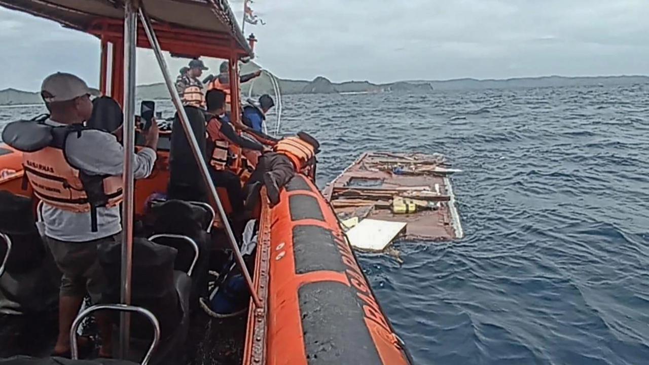 OTO: Pencarian Korban Kapal Wisata Tenggelam di Pulau Padar Terus Dilanjutkan