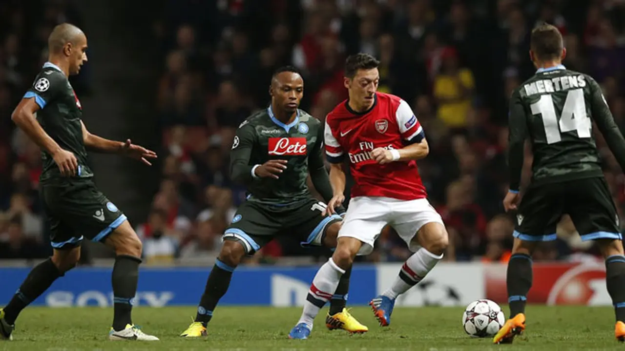 ozil-arsenal-131205a.jpg