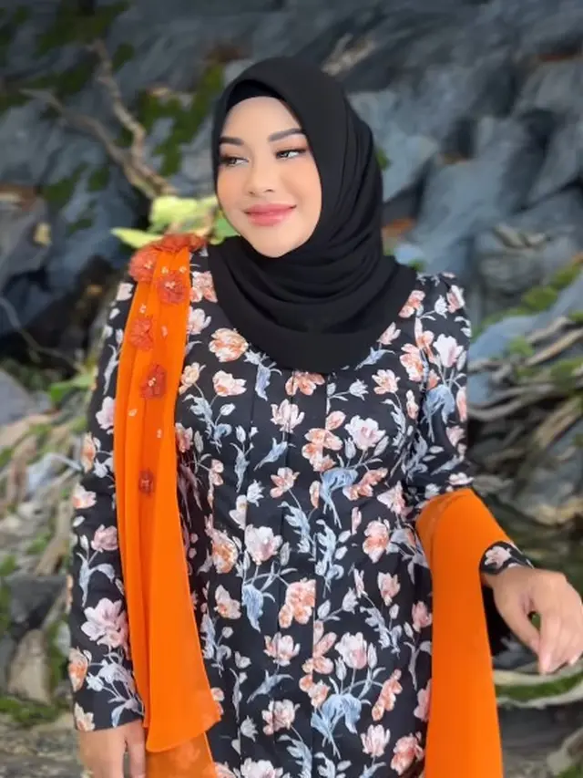 Aurel Hermansyah berkebaya (Instagram/aurelie.hermansyah)